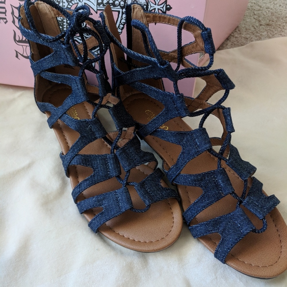 Crown Vintage Sandals - Size 8